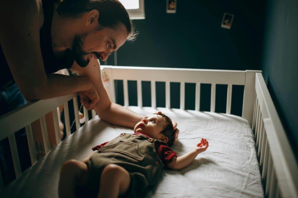 Errores comunes al despertar a un bebé de la siesta